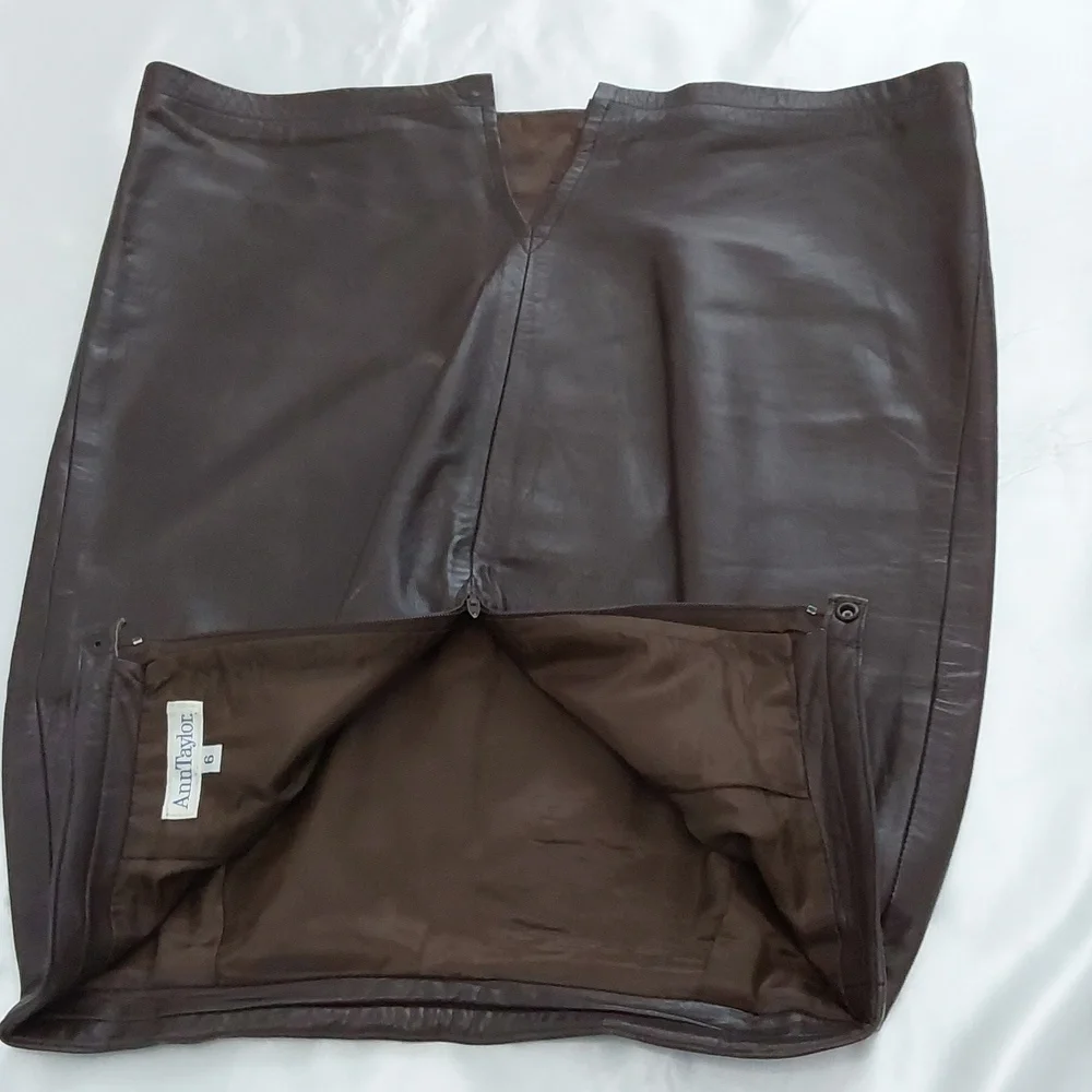 Ann Taylor Leather Mini Skirt Chocolate Brown, Fully Lined, Darted, Size 6 - Picture 10 of 15